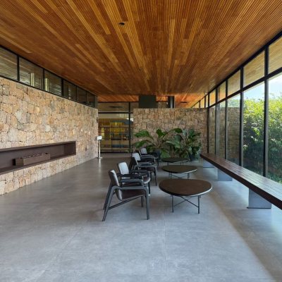 Casa em Condomínio com 298m², 3 quartos (sendo 3 suítes), 4 garagens, no bairro Pedra Branca em Palhoça