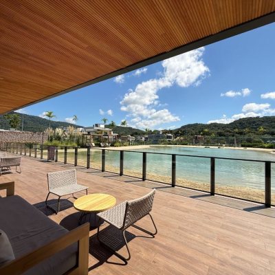 Casa em Condomínio com 298m², 3 quartos (sendo 3 suítes), 4 garagens, no bairro Pedra Branca em Palhoça