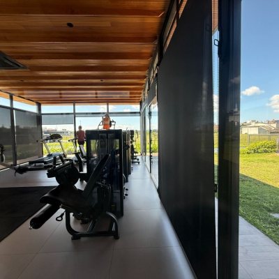 Casa em Condomínio com 298m², 3 quartos (sendo 3 suítes), 4 garagens, no bairro Pedra Branca em Palhoça