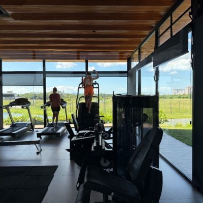 Casa em Condomínio com 298m², 3 quartos (sendo 3 suítes), 4 garagens, no bairro Pedra Branca em Palhoça