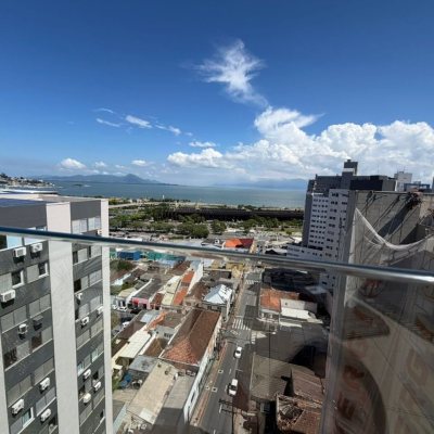Apartamentos com 78m², 2 quartos, 1 garagem, no bairro Centro em Florianópolis