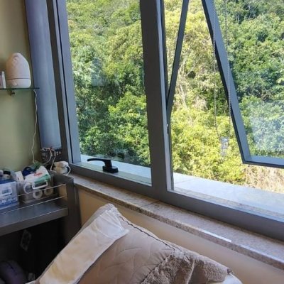 Sala com 26m², 1 garagem, no bairro Saco Grande em Florianópolis