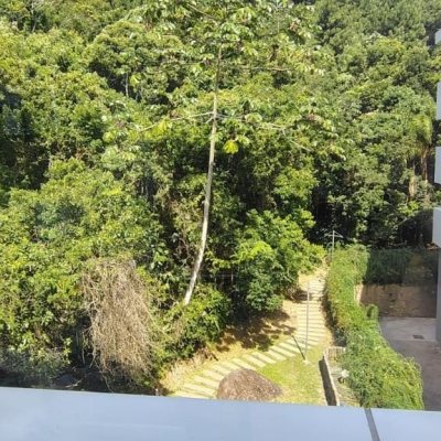 Sala com 26m², 1 garagem, no bairro Saco Grande em Florianópolis