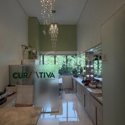 Sala com 26m², 1 garagem, no bairro Saco Grande em Florianópolis