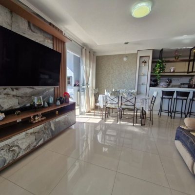 Cobertura com 130m², 3 quartos (sendo 1 suíte), 2 garagens, no bairro Ingleses do Rio Vermelho em Florianópolis