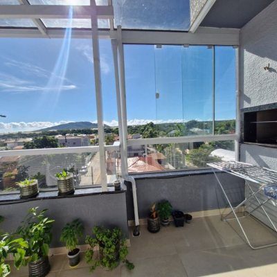 Cobertura com 130m², 3 quartos (sendo 1 suíte), 2 garagens, no bairro Ingleses do Rio Vermelho em Florianópolis