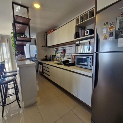 Cobertura com 130m², 3 quartos (sendo 1 suíte), 2 garagens, no bairro Ingleses do Rio Vermelho em Florianópolis