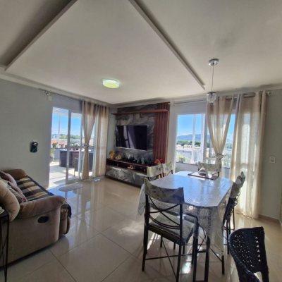 Cobertura com 130m², 3 quartos (sendo 1 suíte), 2 garagens, no bairro Ingleses do Rio Vermelho em Florianópolis