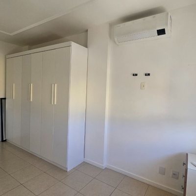 Apartamentos com 53m², 1 quarto, 1 garagem, no bairro Trindade em Florianópolis