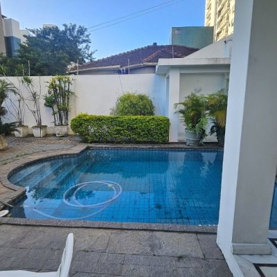 Casa Residencial com 350m², 4 quartos (sendo 3 suítes), 2 garagens, no bairro Centro em Florianópolis