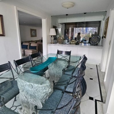 Casa Residencial com 350m², 4 quartos (sendo 3 suítes), 2 garagens, no bairro Centro em Florianópolis