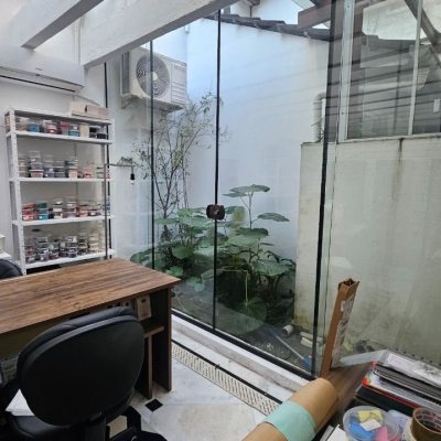 Casa Residencial com 350m², 4 quartos (sendo 3 suítes), 2 garagens, no bairro Centro em Florianópolis