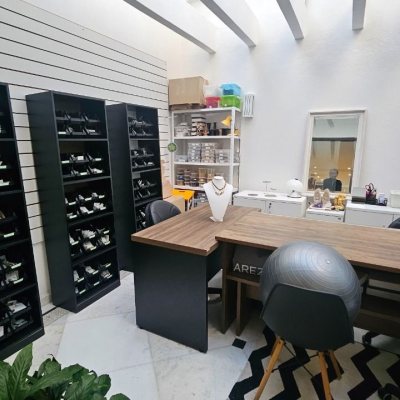 Casa Residencial com 350m², 4 quartos (sendo 3 suítes), 2 garagens, no bairro Centro em Florianópolis