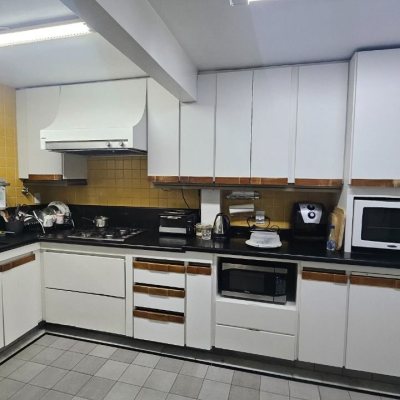 Casa Residencial com 350m², 4 quartos (sendo 3 suítes), 2 garagens, no bairro Centro em Florianópolis