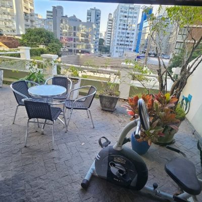 Casa Residencial com 350m², 4 quartos (sendo 3 suítes), 2 garagens, no bairro Centro em Florianópolis