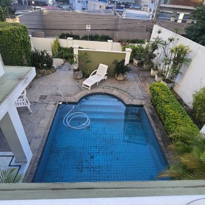 Casa Residencial com 350m², 4 quartos (sendo 3 suítes), 2 garagens, no bairro Centro em Florianópolis