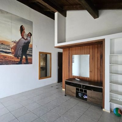 Casa Residencial com 315m², 4 quartos, 2 suítes, 2 garagens, no bairro Cachoeira Do Bom Jesus em Florianópolis