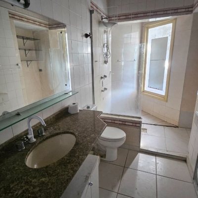 Casa Residencial com 315m², 4 quartos, 2 suítes, 2 garagens, no bairro Cachoeira Do Bom Jesus em Florianópolis