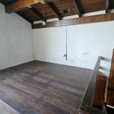 Casa Residencial com 315m², 4 quartos, 2 suítes, 2 garagens, no bairro Cachoeira Do Bom Jesus em Florianópolis