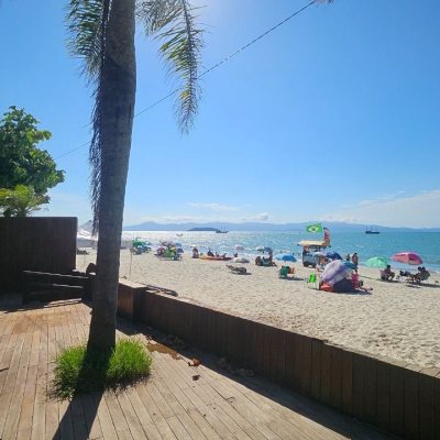 Casa Residencial com 315m², 4 quartos, 2 suítes, 2 garagens, no bairro Cachoeira Do Bom Jesus em Florianópolis