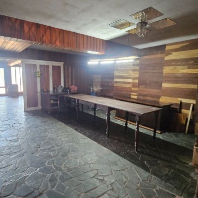 Casa Residencial com 315m², 4 quartos, 2 suítes, 2 garagens, no bairro Cachoeira Do Bom Jesus em Florianópolis