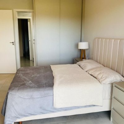 Casa Residencial com 160m², 3 quartos (sendo 1 suíte), 2 garagens, no bairro Campeche em Florianópolis