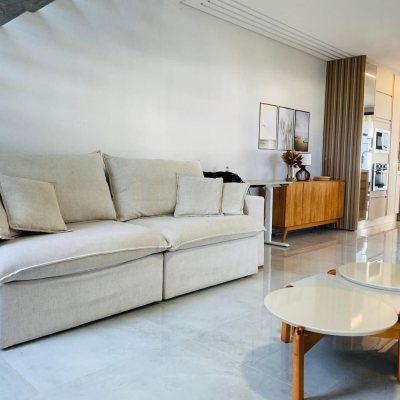 Casa Residencial com 160m², 3 quartos (sendo 1 suíte), 2 garagens, no bairro Campeche em Florianópolis