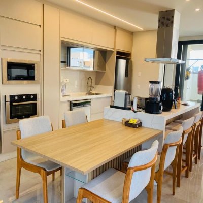 Casa Residencial com 160m², 3 quartos (sendo 1 suíte), 2 garagens, no bairro Campeche em Florianópolis