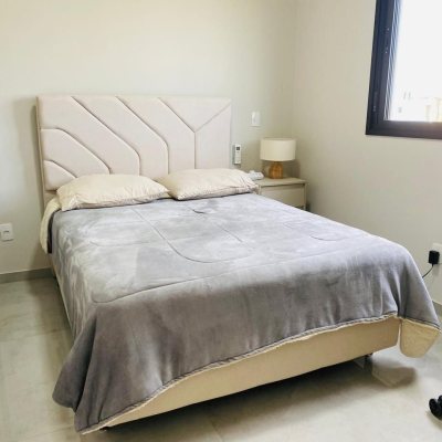 Casa Residencial com 160m², 3 quartos (sendo 1 suíte), 2 garagens, no bairro Campeche em Florianópolis