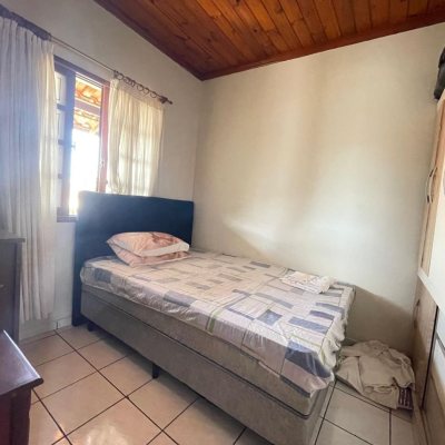 Casa Residencial com 100m², 4 quartos, 1 suíte, 1 garagem, no bairro Ingleses do Rio Vermelho em Florianópolis