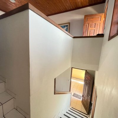 Casa Residencial com 100m², 4 quartos, 1 suíte, 1 garagem, no bairro Ingleses do Rio Vermelho em Florianópolis