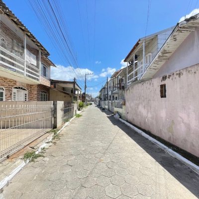 Casa Residencial com 100m², 4 quartos, 1 suíte, 1 garagem, no bairro Ingleses do Rio Vermelho em Florianópolis
