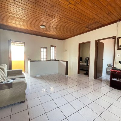 Casa Residencial com 100m², 4 quartos, 1 suíte, 1 garagem, no bairro Ingleses do Rio Vermelho em Florianópolis