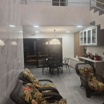 Casa Residencial com 195m², 3 quartos (sendo 2 suítes), 2 garagens, no bairro Areias Do Meio em Governador Celso Ramos