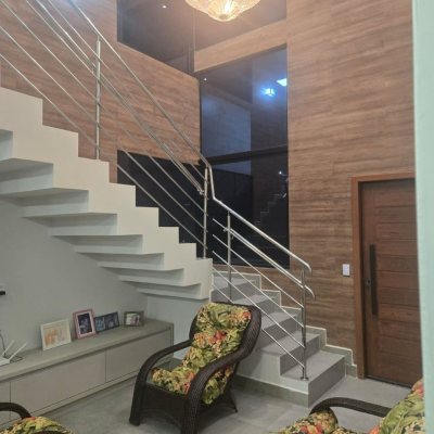 Casa Residencial com 195m², 3 quartos (sendo 2 suítes), 2 garagens, no bairro Areias Do Meio em Governador Celso Ramos