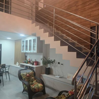 Casa Residencial com 195m², 3 quartos (sendo 2 suítes), 2 garagens, no bairro Areias Do Meio em Governador Celso Ramos