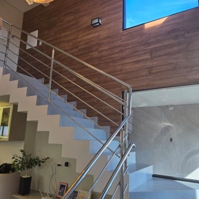 Casa Residencial com 195m², 3 quartos (sendo 2 suítes), 2 garagens, no bairro Areias Do Meio em Governador Celso Ramos