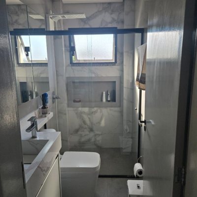 Casa Residencial com 195m², 3 quartos (sendo 2 suítes), 2 garagens, no bairro Areias Do Meio em Governador Celso Ramos