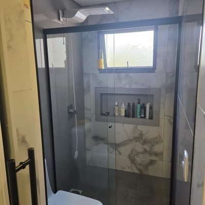 Casa Residencial com 195m², 3 quartos (sendo 2 suítes), 2 garagens, no bairro Areias Do Meio em Governador Celso Ramos