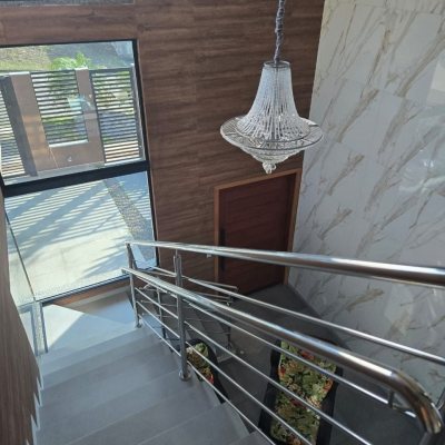 Casa Residencial com 195m², 3 quartos (sendo 2 suítes), 2 garagens, no bairro Areias Do Meio em Governador Celso Ramos