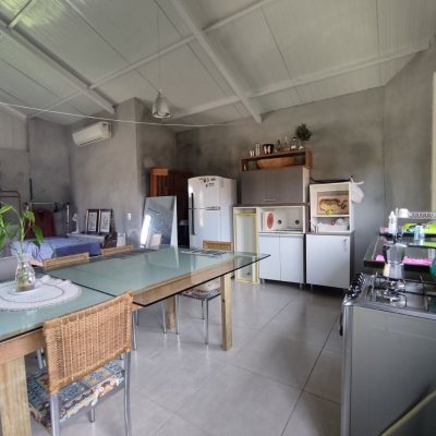 Casa Residencial com 257m², 5 quartos, 2 suítes, 2 garagens, no bairro Cachoeira Do Bom Jesus em Florianópolis