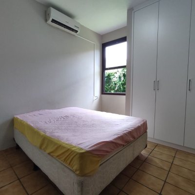 Casa Residencial com 257m², 5 quartos, 2 suítes, 2 garagens, no bairro Cachoeira Do Bom Jesus em Florianópolis