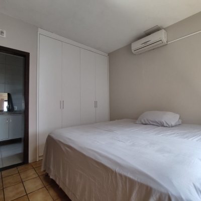 Casa Residencial com 257m², 5 quartos, 2 suítes, 2 garagens, no bairro Cachoeira Do Bom Jesus em Florianópolis