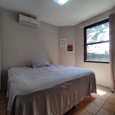 Casa Residencial com 257m², 5 quartos, 2 suítes, 2 garagens, no bairro Cachoeira Do Bom Jesus em Florianópolis