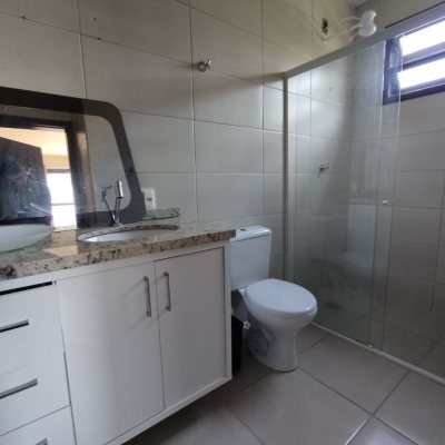 Casa Residencial com 257m², 5 quartos, 2 suítes, 2 garagens, no bairro Cachoeira Do Bom Jesus em Florianópolis