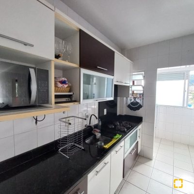 Apartamentos com 70m², 2 quartos, 1 garagem, no bairro Forquilhinha em São José