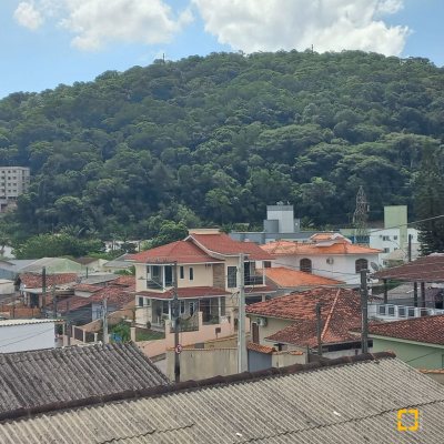 Apartamentos com 70m², 2 quartos, 1 garagem, no bairro Forquilhinha em São José
