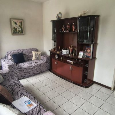 Casa Residencial com 98m², 2 quartos, 1 garagem, no bairro Capoeiras em Florianópolis