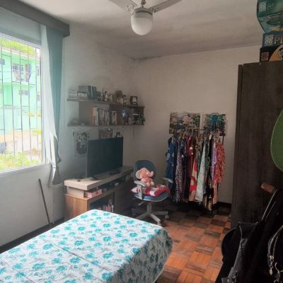 Casa Residencial com 98m², 2 quartos, 1 garagem, no bairro Capoeiras em Florianópolis