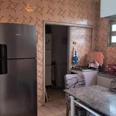 Casa Residencial com 98m², 2 quartos, 1 garagem, no bairro Capoeiras em Florianópolis